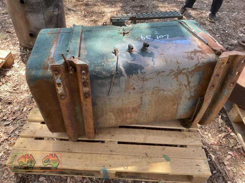Truck fuel tank - photo 2