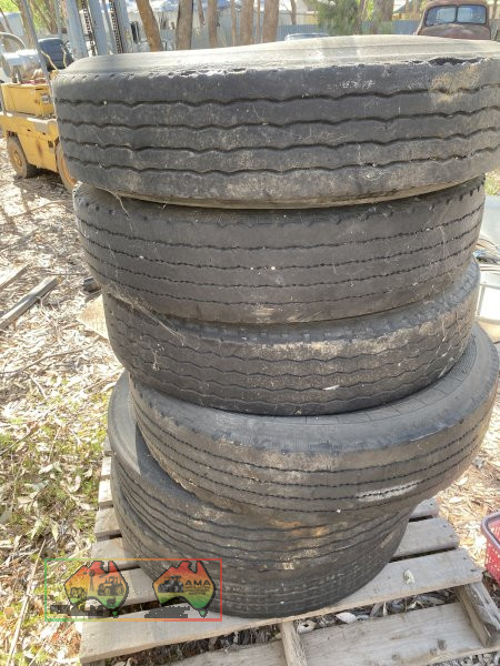 Truck Tyres x6 11R 22.5 - photo 2