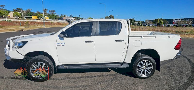 2017 Toyota Hilux SR (Ex Mine Ute) - photo 3