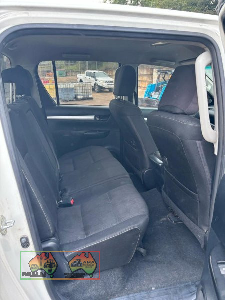 2017 Toyota Hilux SR (Ex Mine Ute) - photo 7