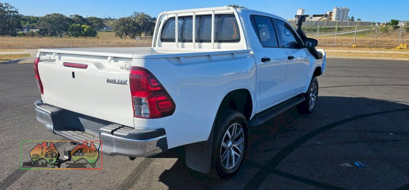 2017 Toyota Hilux SR (Ex Mine Ute) - photo 6