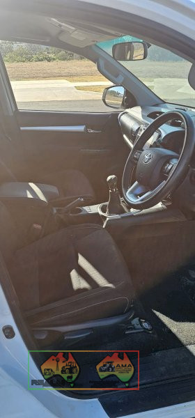 2017 Toyota Hilux SR5 - photo 8