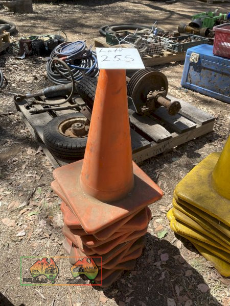7x Orange Witches Hats