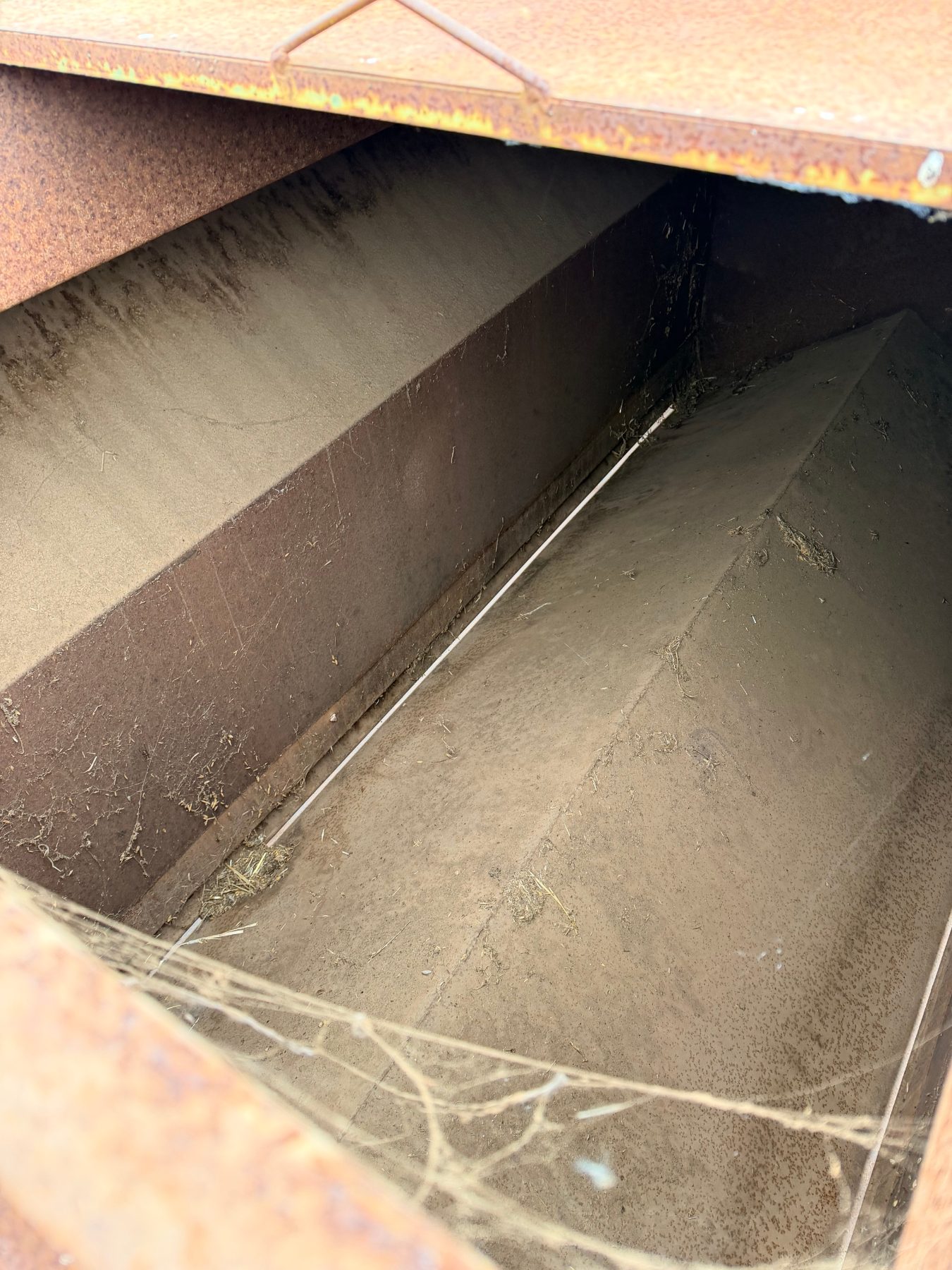 Markwood Engineering 2T grain feeder - photo 4