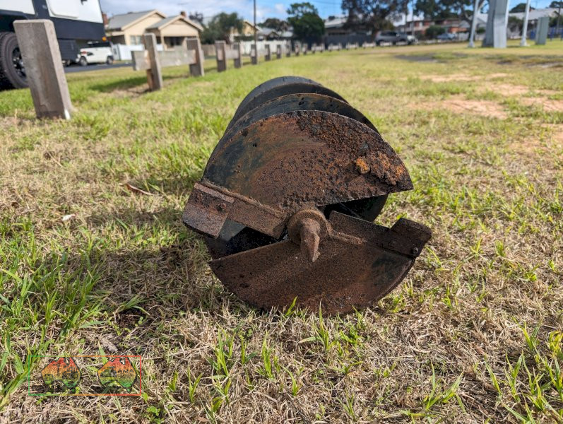 HITACHI Posthole Auger (REDUCED) - photo 2