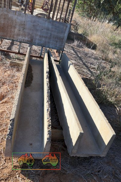 2x 8ft Concrete Feed trough - photo 2