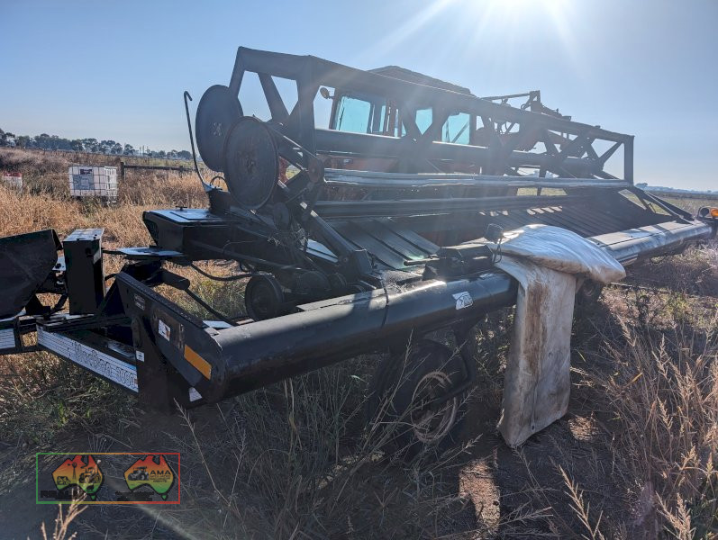 MACDON 3000 WINDROWER - photo 6