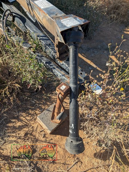 MACDON 3000 WINDROWER - photo 2