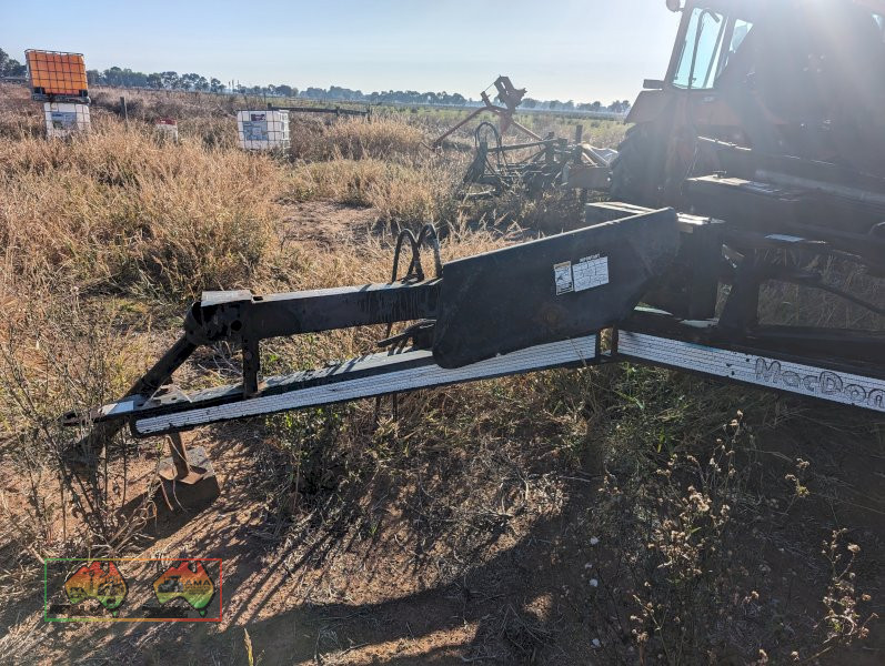 MACDON 3000 WINDROWER - photo 4