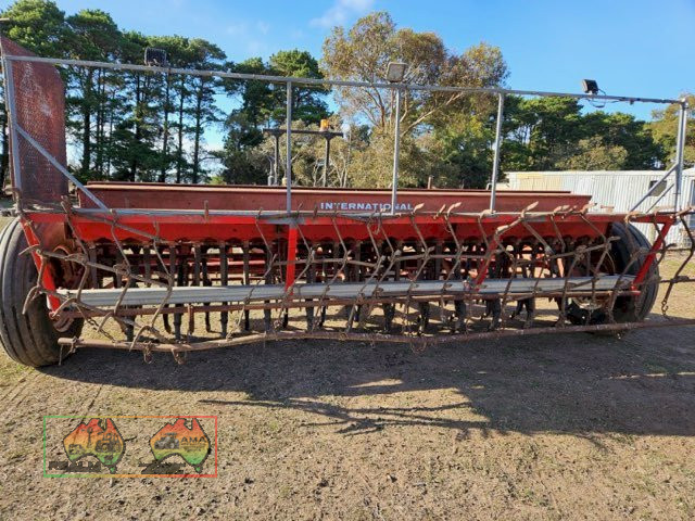 24 ROW INTERNATIONAL 6-2 SEEDER - photo 4