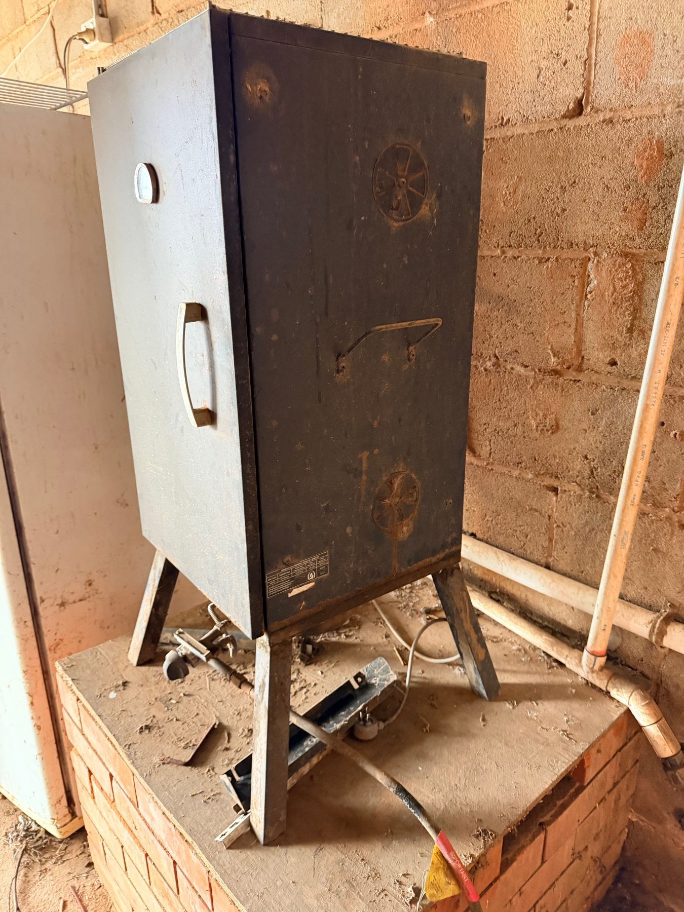 Jumbuck gas smoker