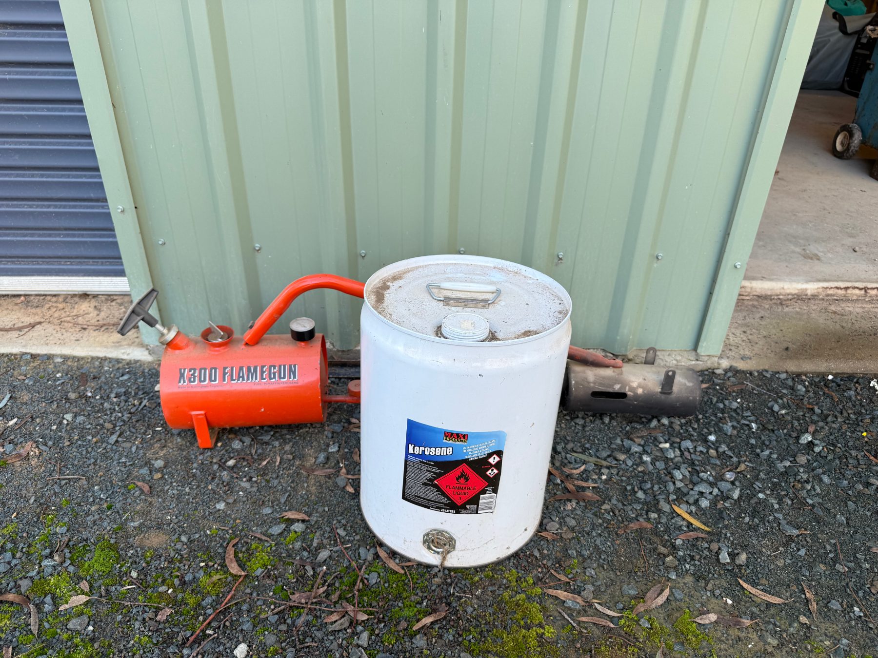 X300 Kerosine flame gun (Kerosine sold separately)