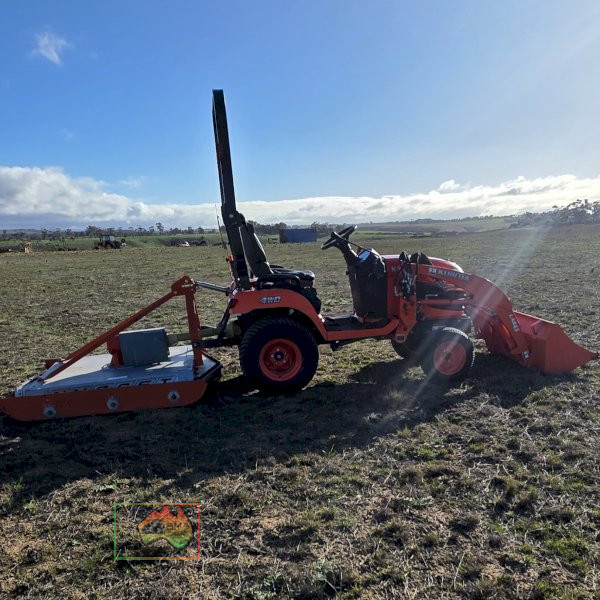 Kubota BX2370 4x4 Compact Utility Tractor + LA234 Loader/1200mm GP Bucket & Slasher - photo 4