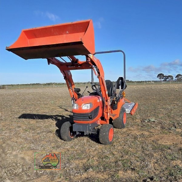 Kubota BX2370 4x4 Compact Utility Tractor + LA234 Loader/1200mm GP Bucket & Slasher - photo 7