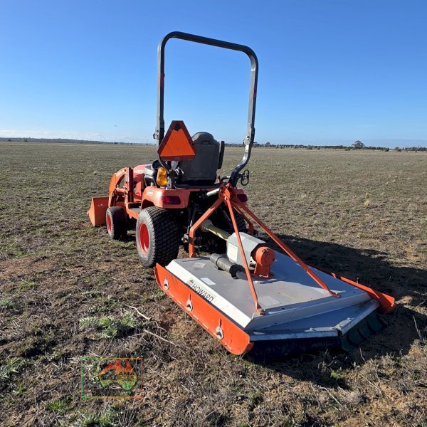 Kubota BX2370 4x4 Compact Utility Tractor + LA234 Loader/1200mm GP Bucket & Slasher - photo 8