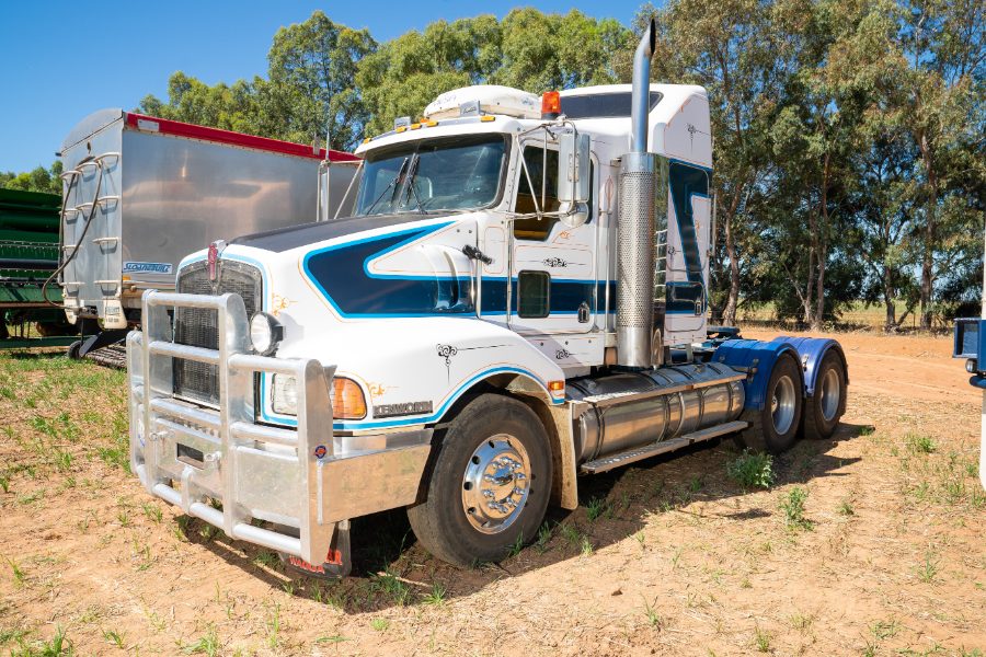 2005 Kenworth T404 with 2001 Sloanebuilt Tri-axle Grain Tipper - photo 11