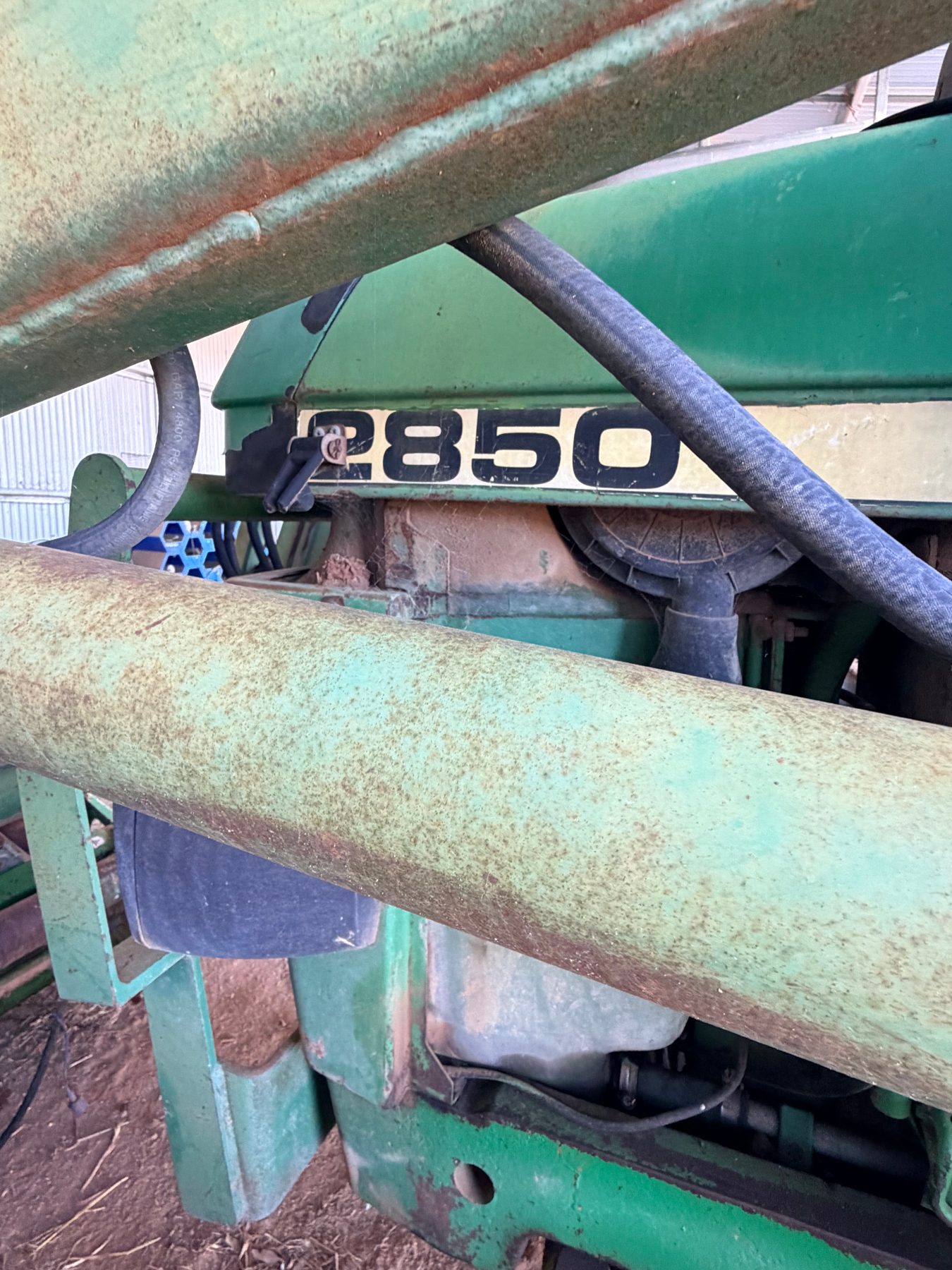 1988 John Deere 2850 Tractor & FEL - photo 3
