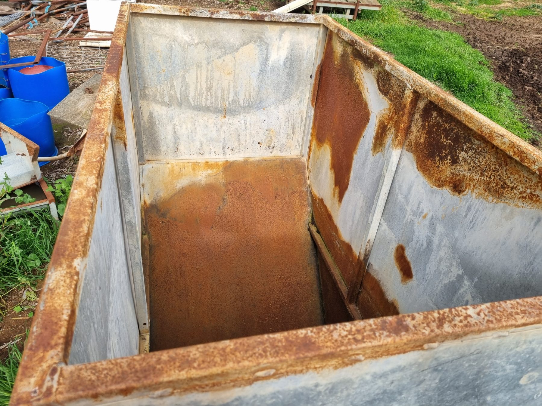 Feed bin - photo 5