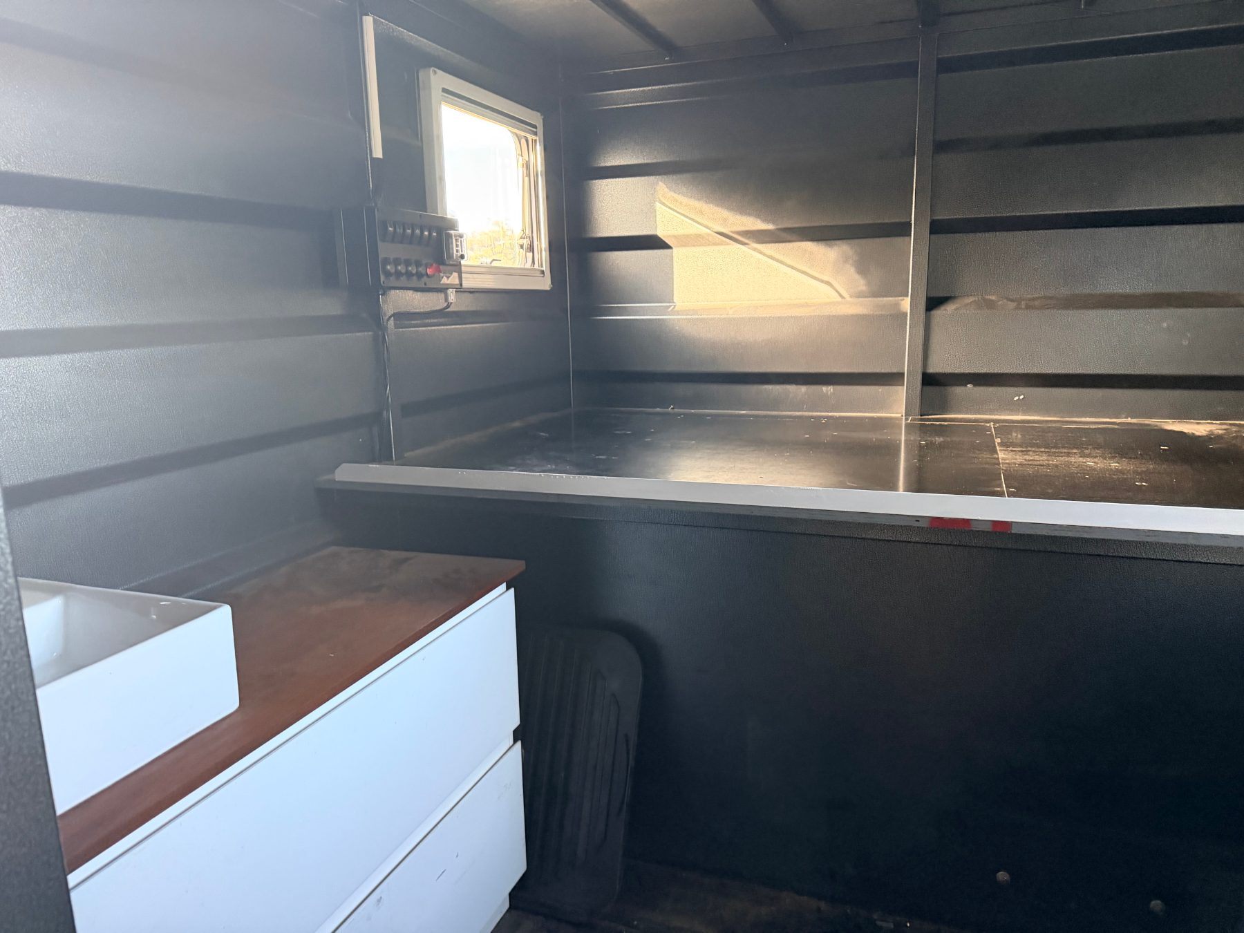 2002 Mitsubishi Fighter 600 Horse transport truck & camper - photo 9