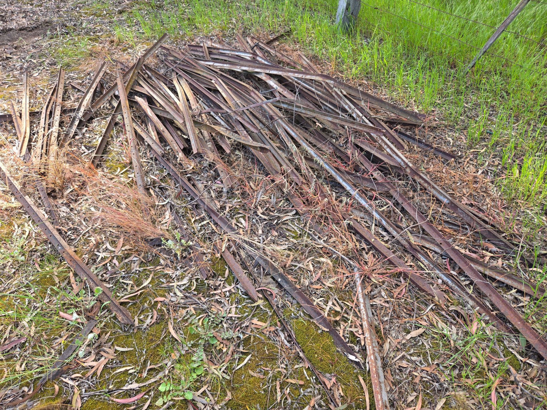 Used - Pile of Assorted 6-8ft Steel Posts - photo 3