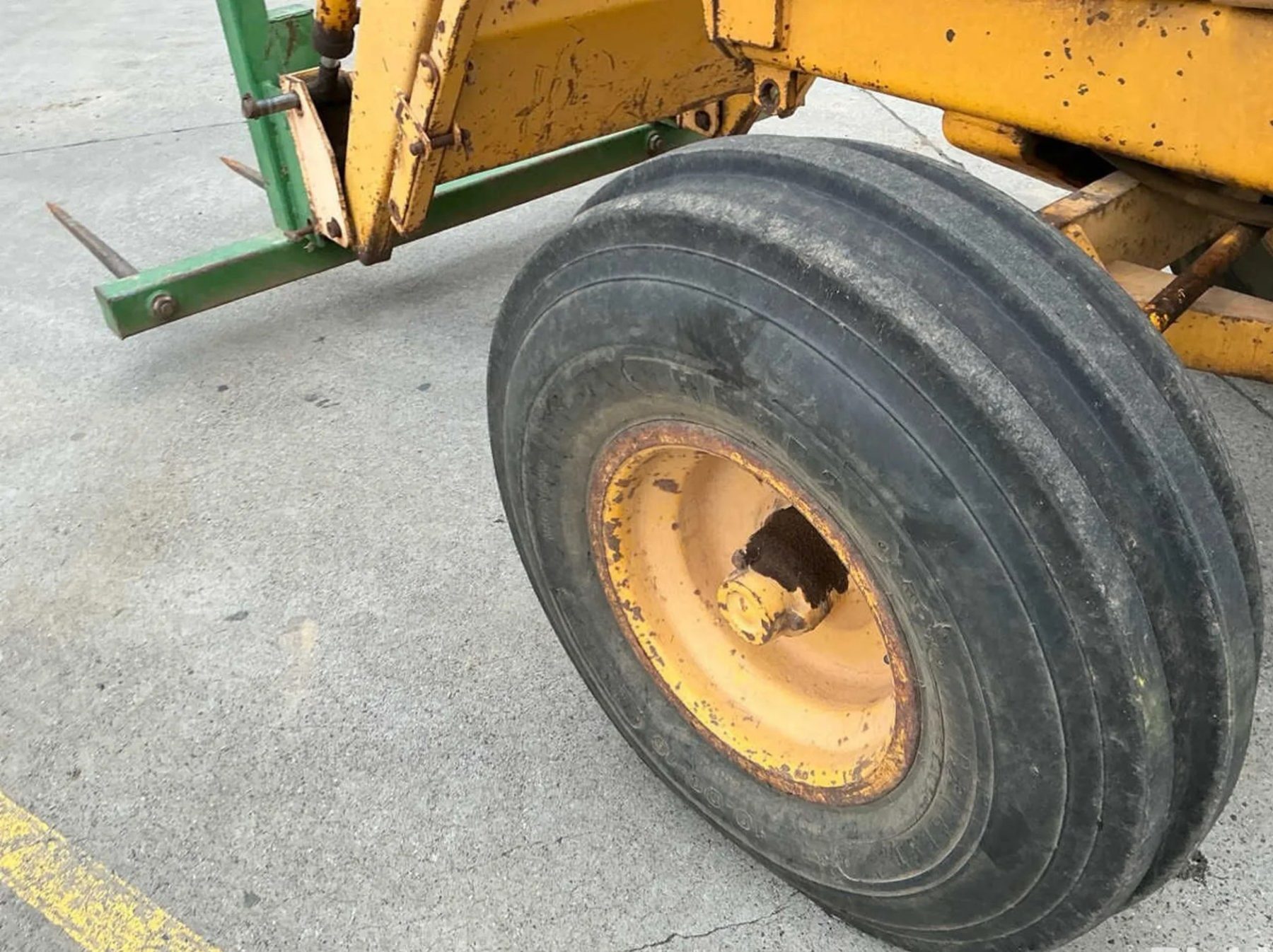 Chamberlain 4080 Tractor with FEL - photo 5
