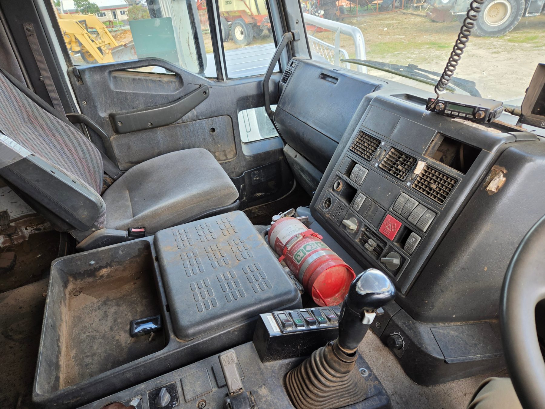Iveco 4500 Bogie Tipper - photo 12