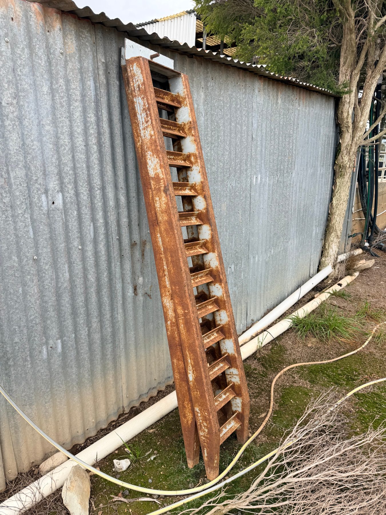 Pair of heavy duty trailer ramps