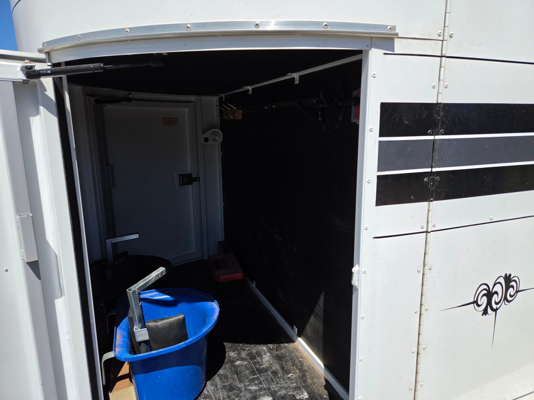 Used - 2012 Tender Deluxe Twin Horse Float (VIN:6T9T27V97CODAZ005) - photo 11