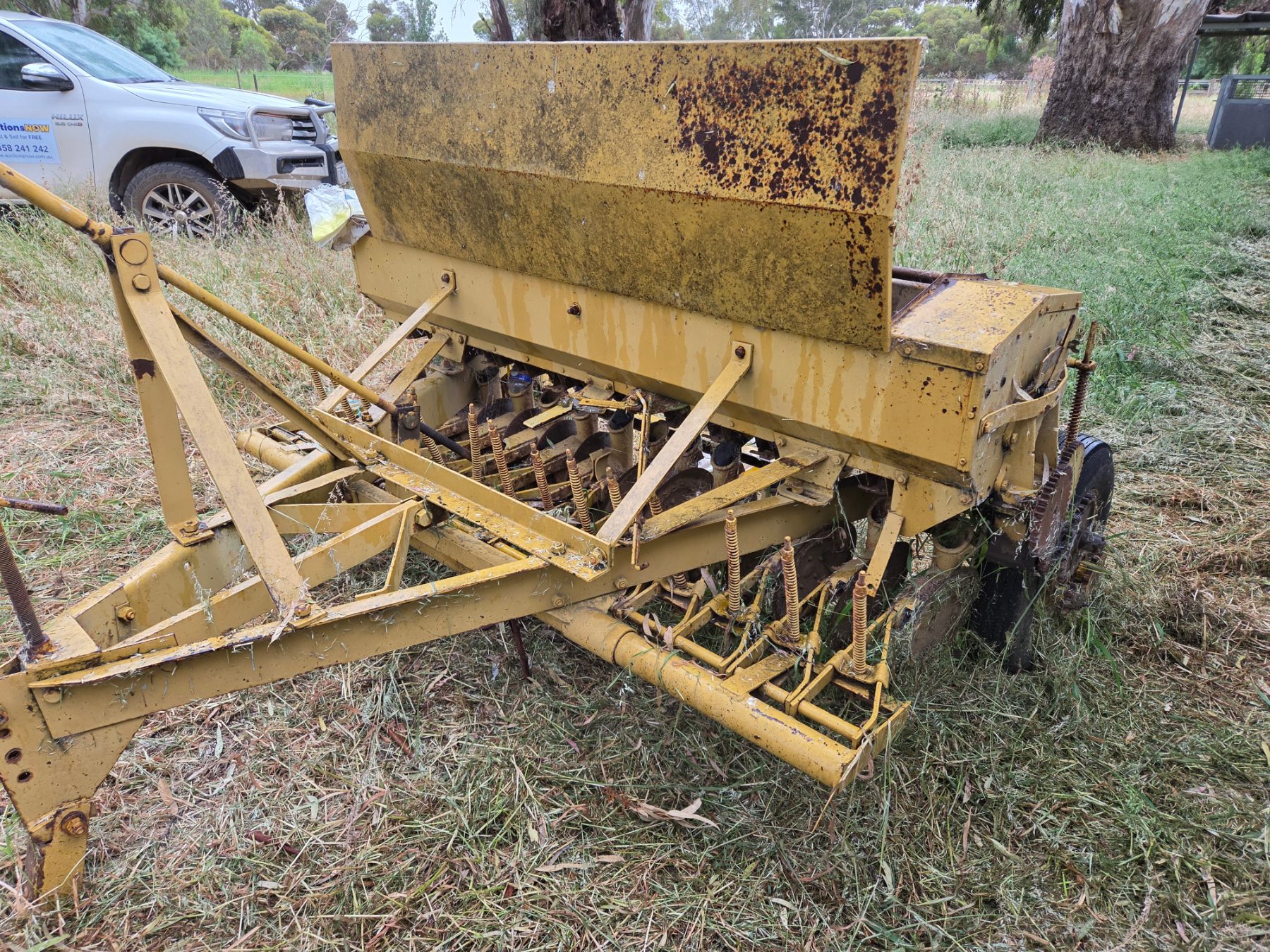 Used - Connor Shea 14 Run Trailing Disc Seeder - photo 3