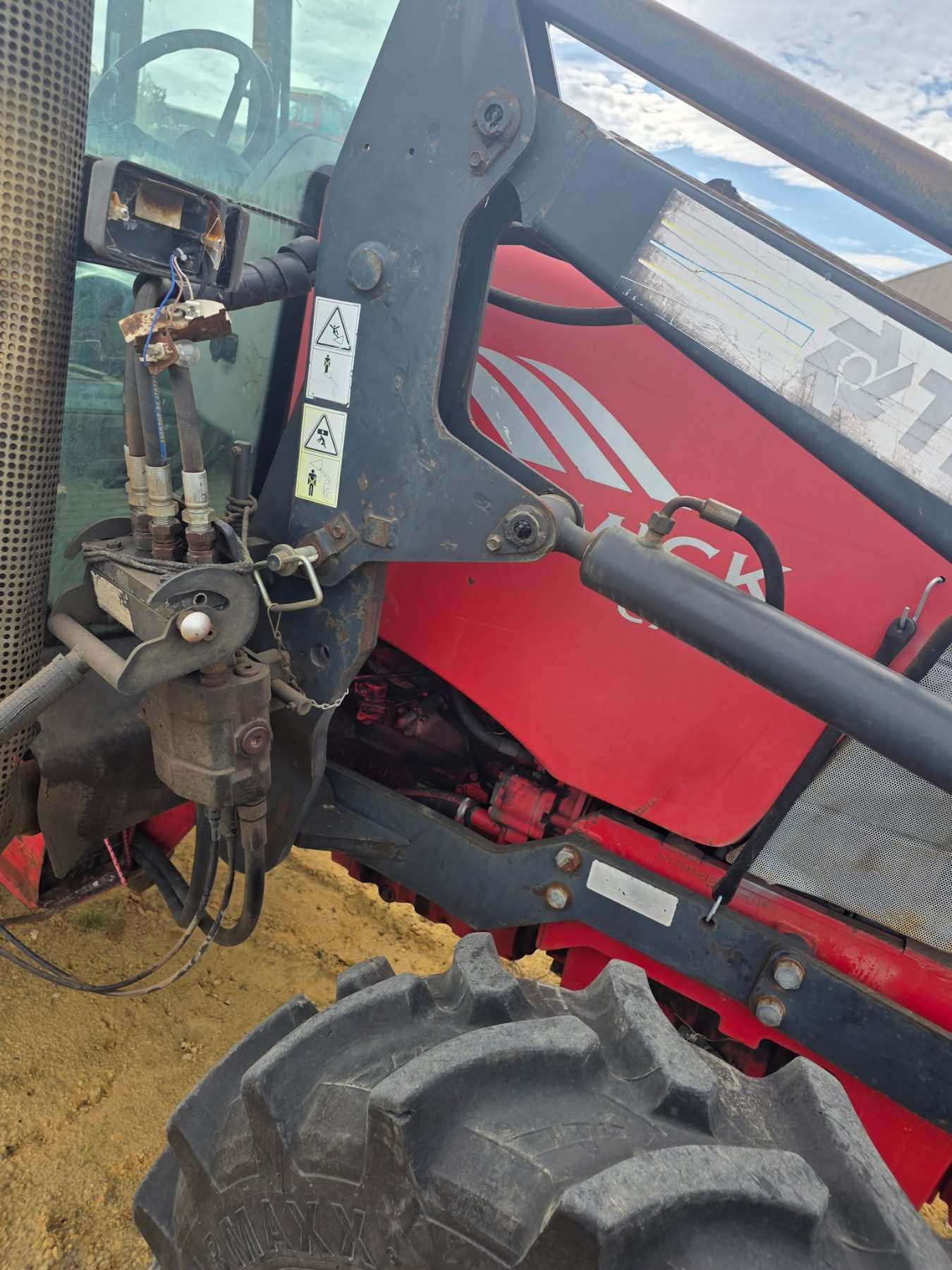 McCormick International CX-80 Tractor with Loader - photo 7