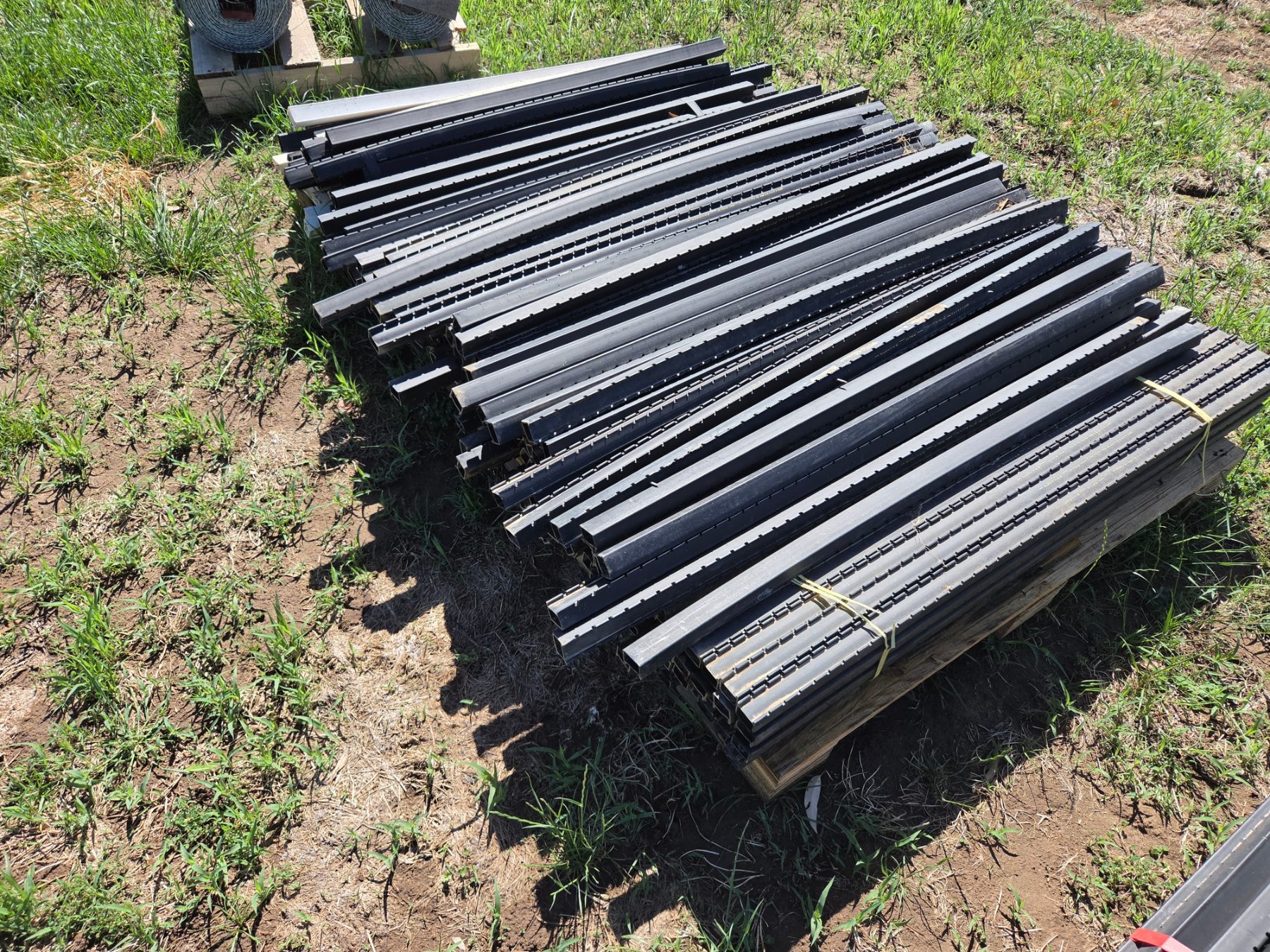 Used - Pallet (C) of Electric Fence Poly Droppers - photo 3