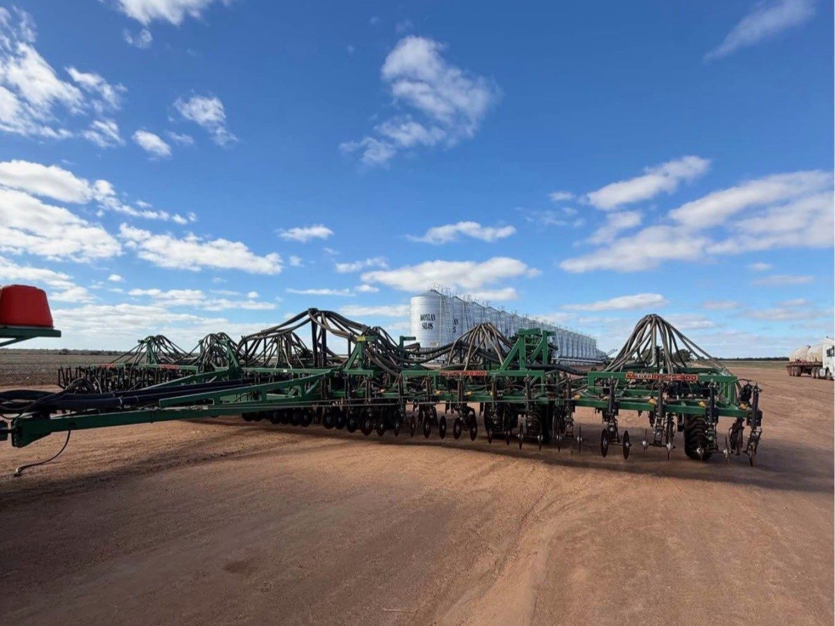 AusPlow DBS D300 60 Ft Airseeder Bar - photo 3