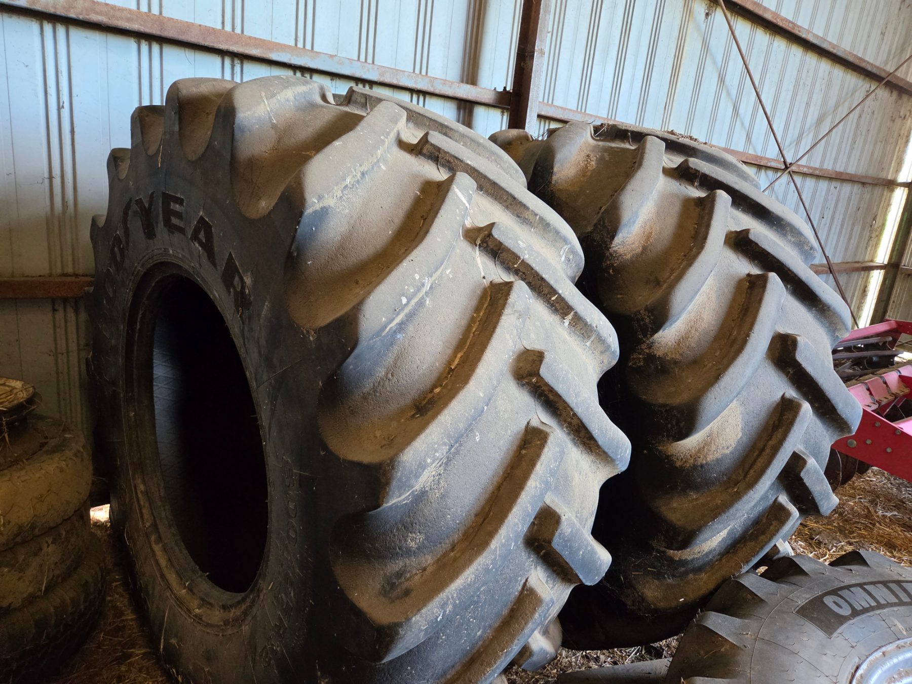 2x Tractor Tyres 800/65R32 - photo 1
