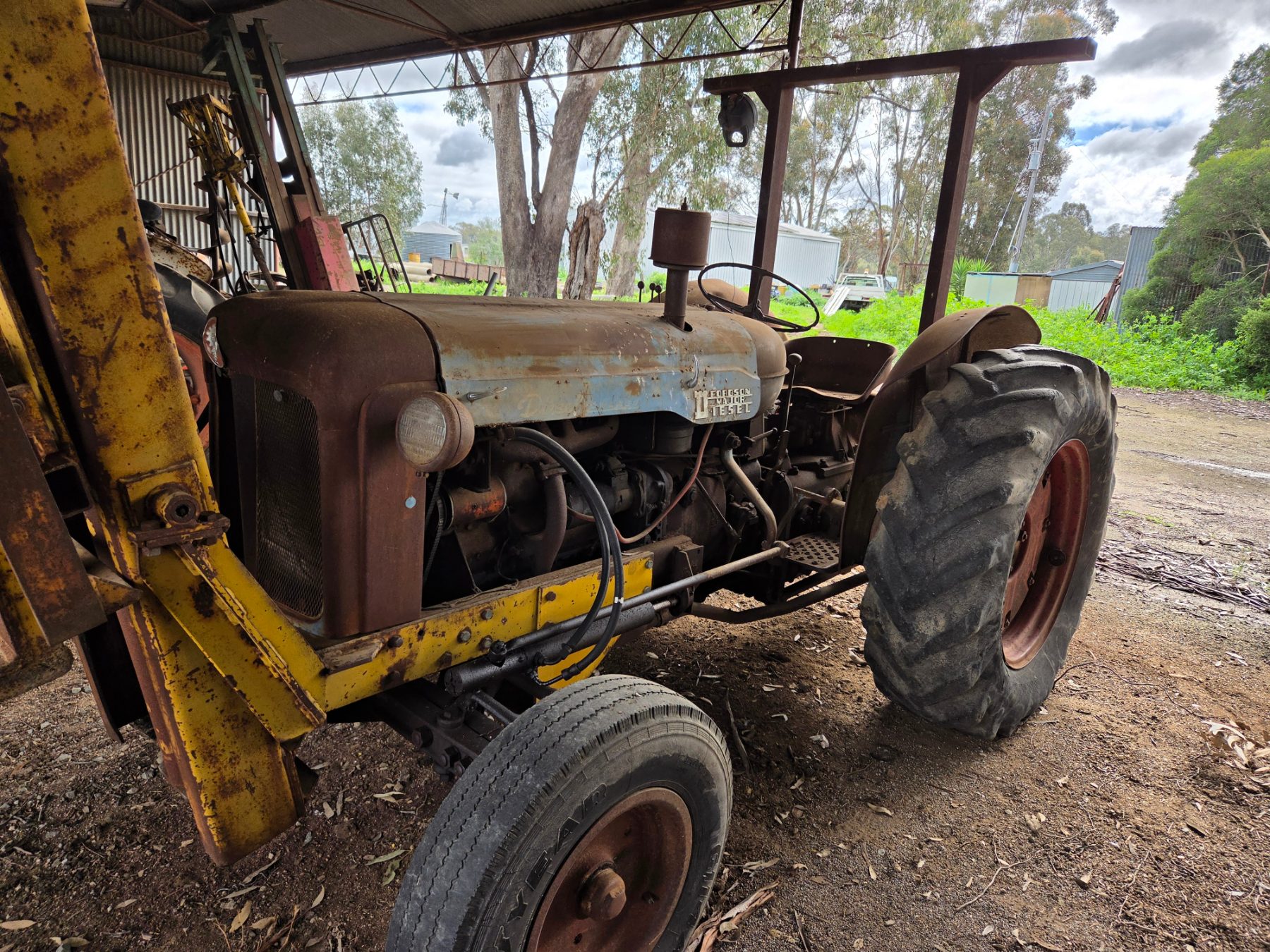 Fordson Major with Forklift - photo 3