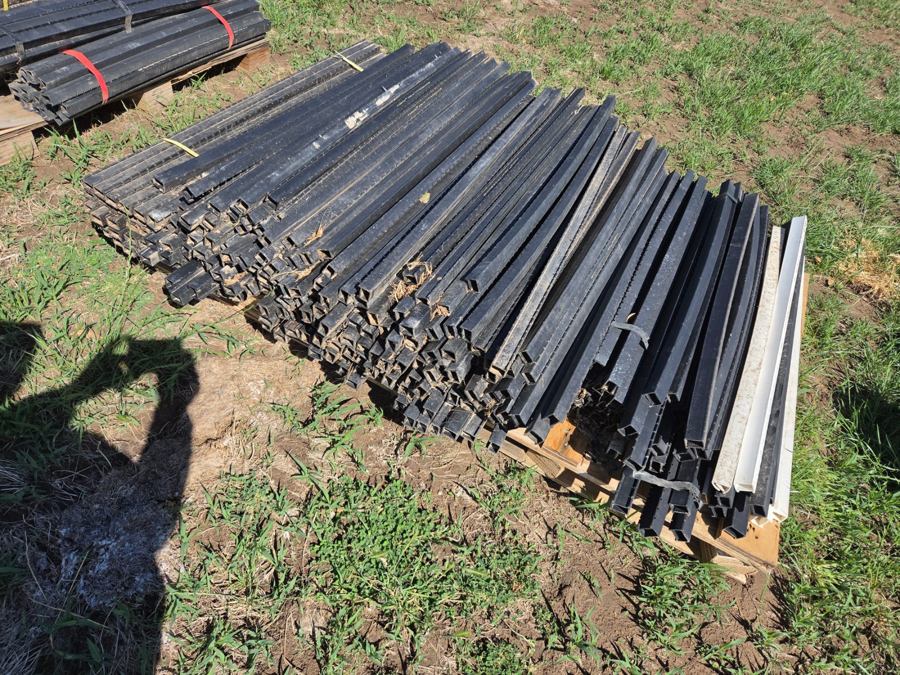 Used - Pallet (C) of Electric Fence Poly Droppers - photo 1