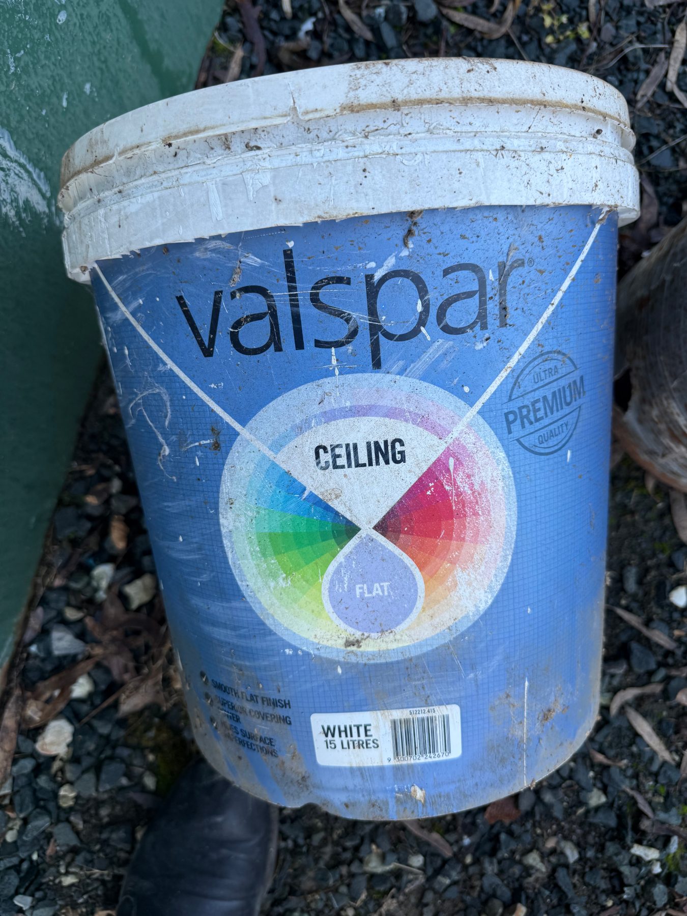 Approx. 25L Dulux antique white paint, flat white, and primer. - photo 3