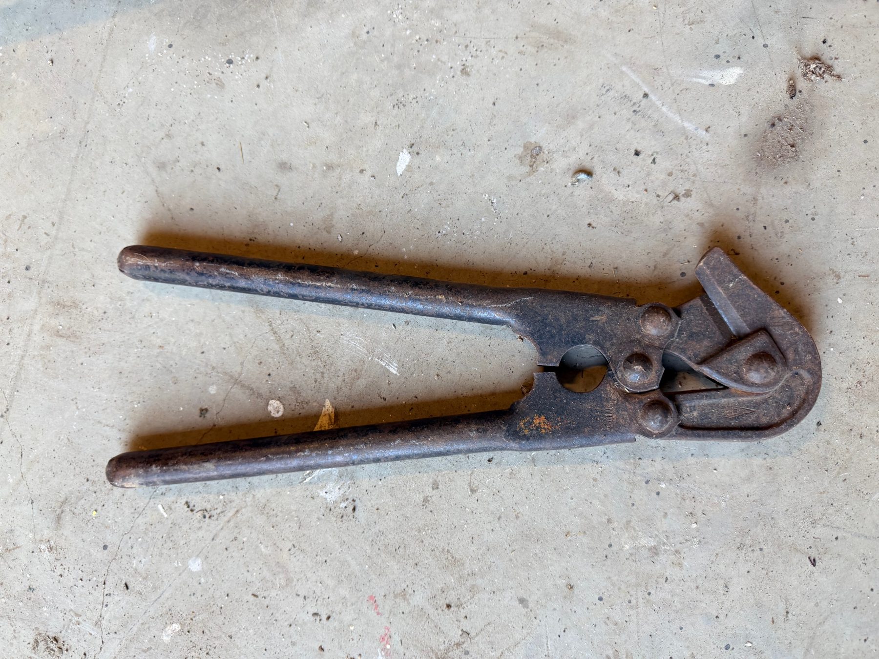 Cement sheet cutter
