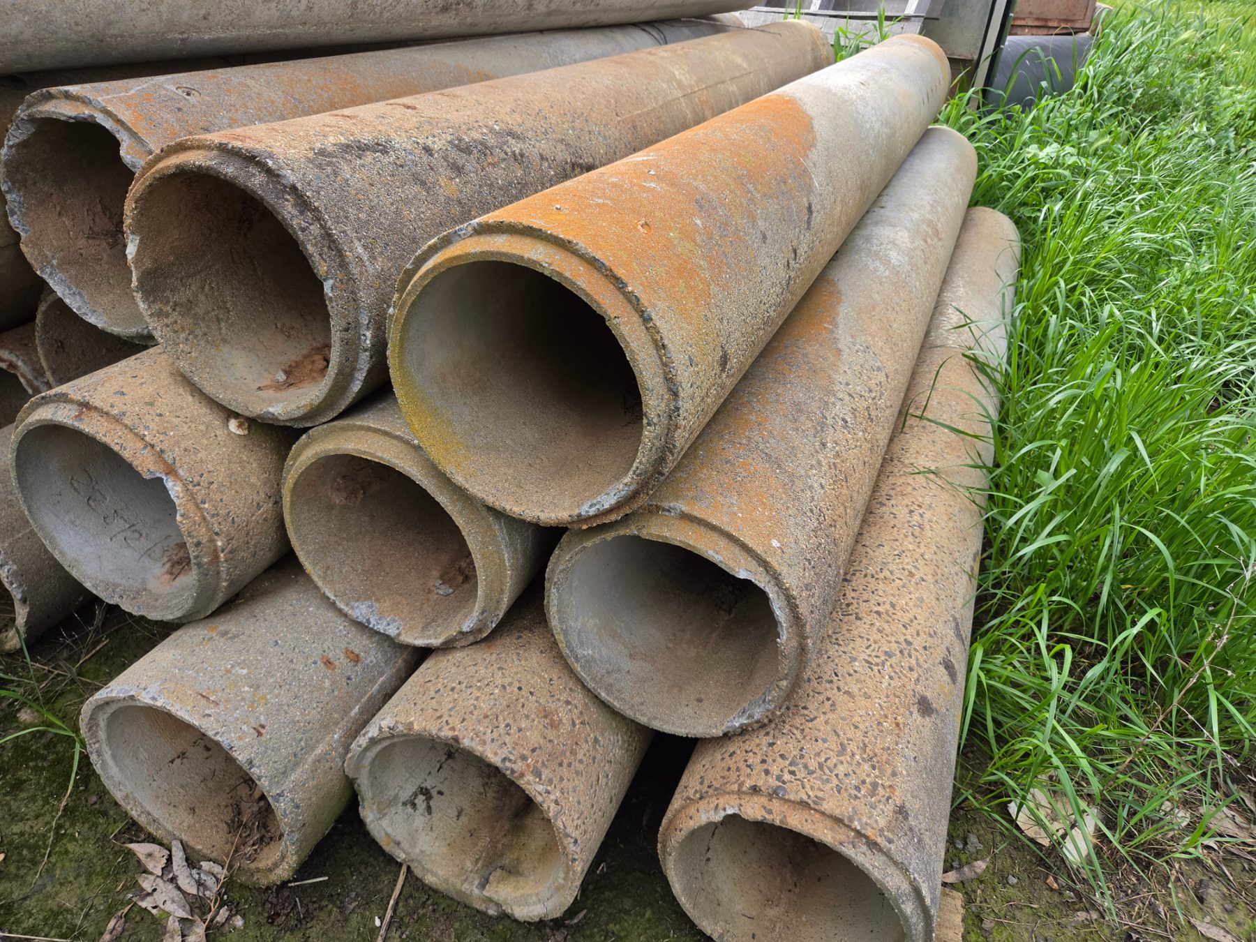 18x Used Concrete Pipes 8ft x 9in - photo 2