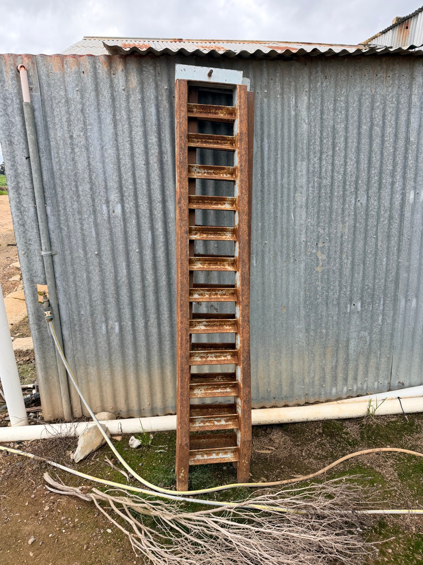 Pair of heavy duty trailer ramps - photo 2