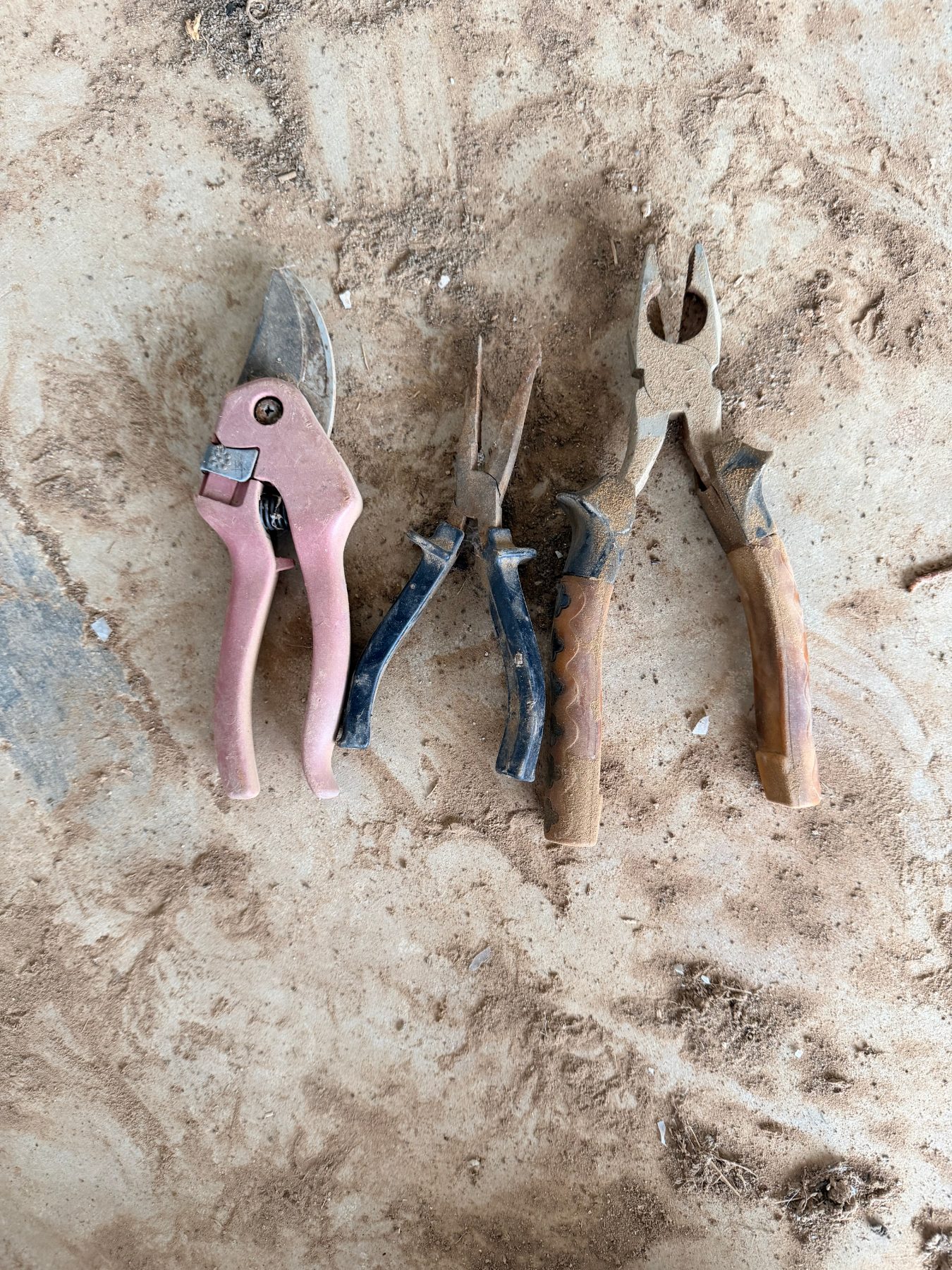 2 sets of pliers and 1 set of pruning sheers - photo 2