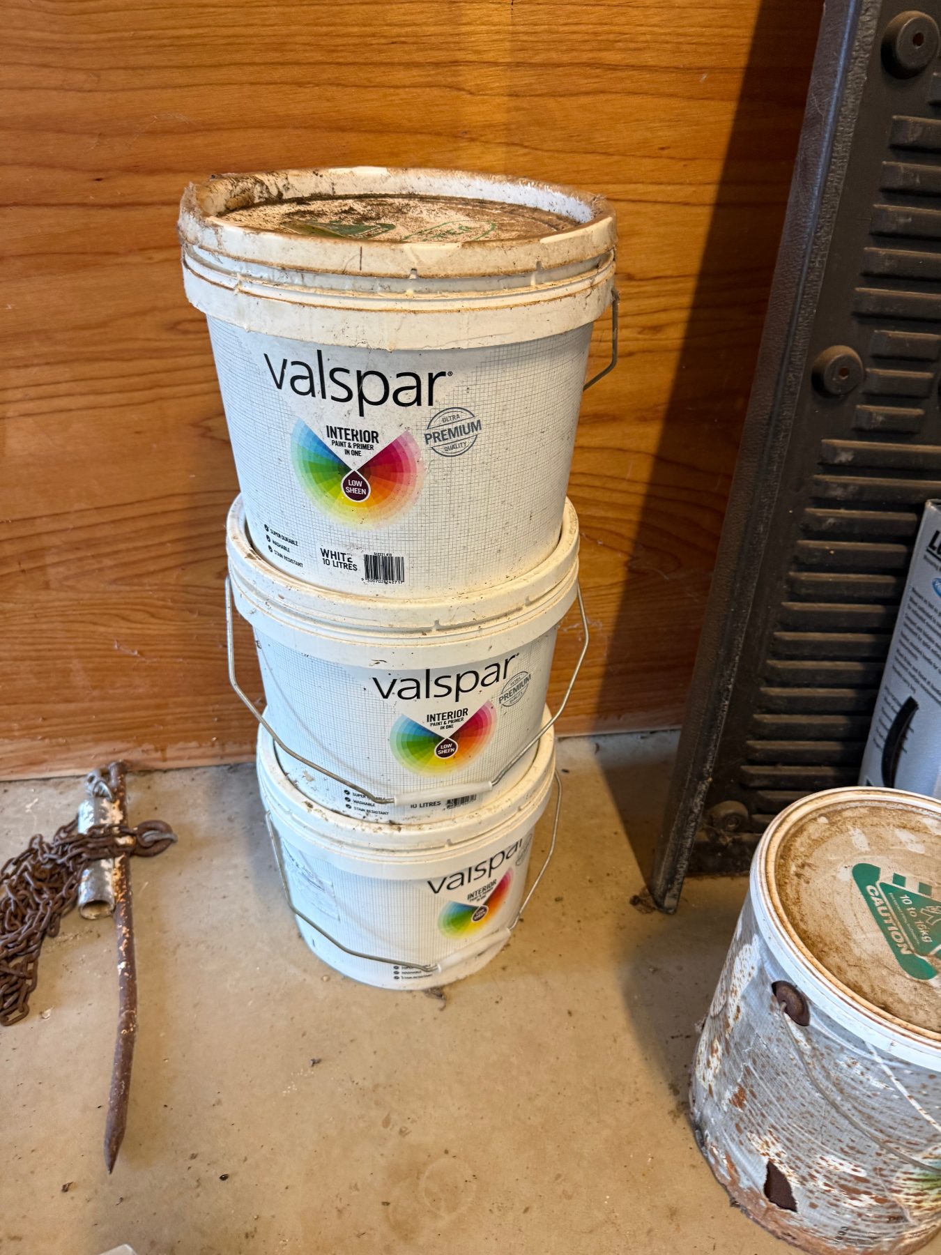 Approx. 25L Dulux antique white paint, flat white, and primer.