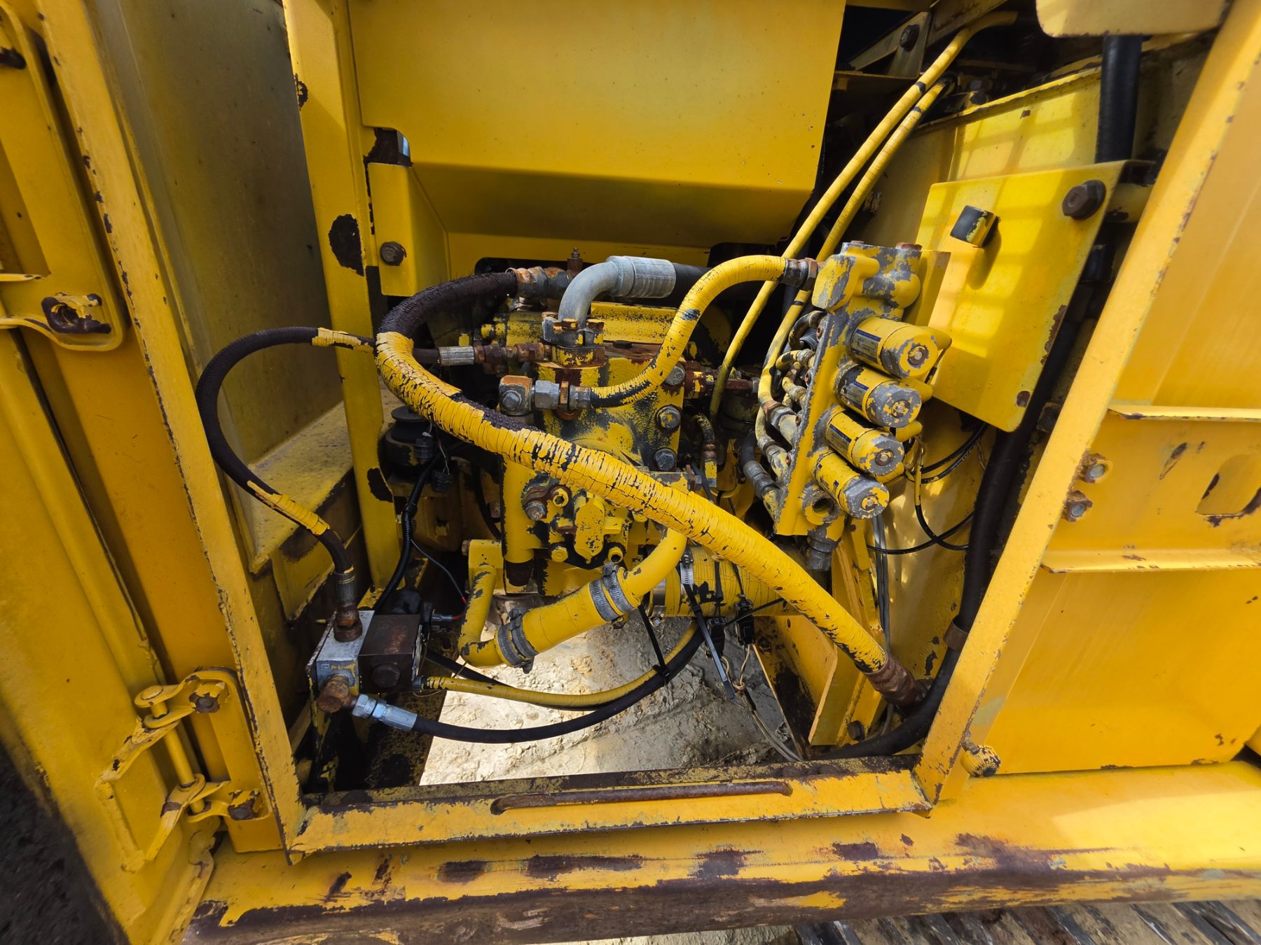 Komatsu PC-120 Excavator - photo 13