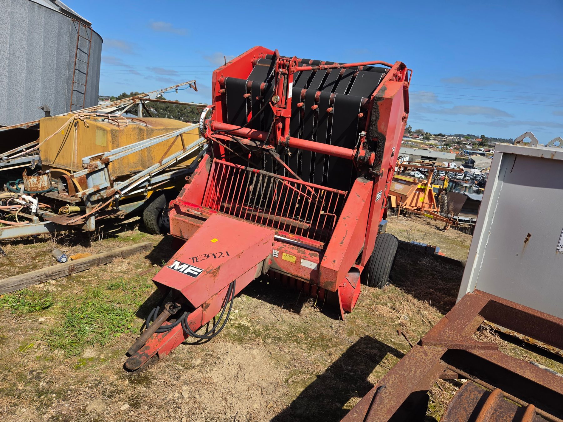 Massey MF-1560 Round Baler - photo 4