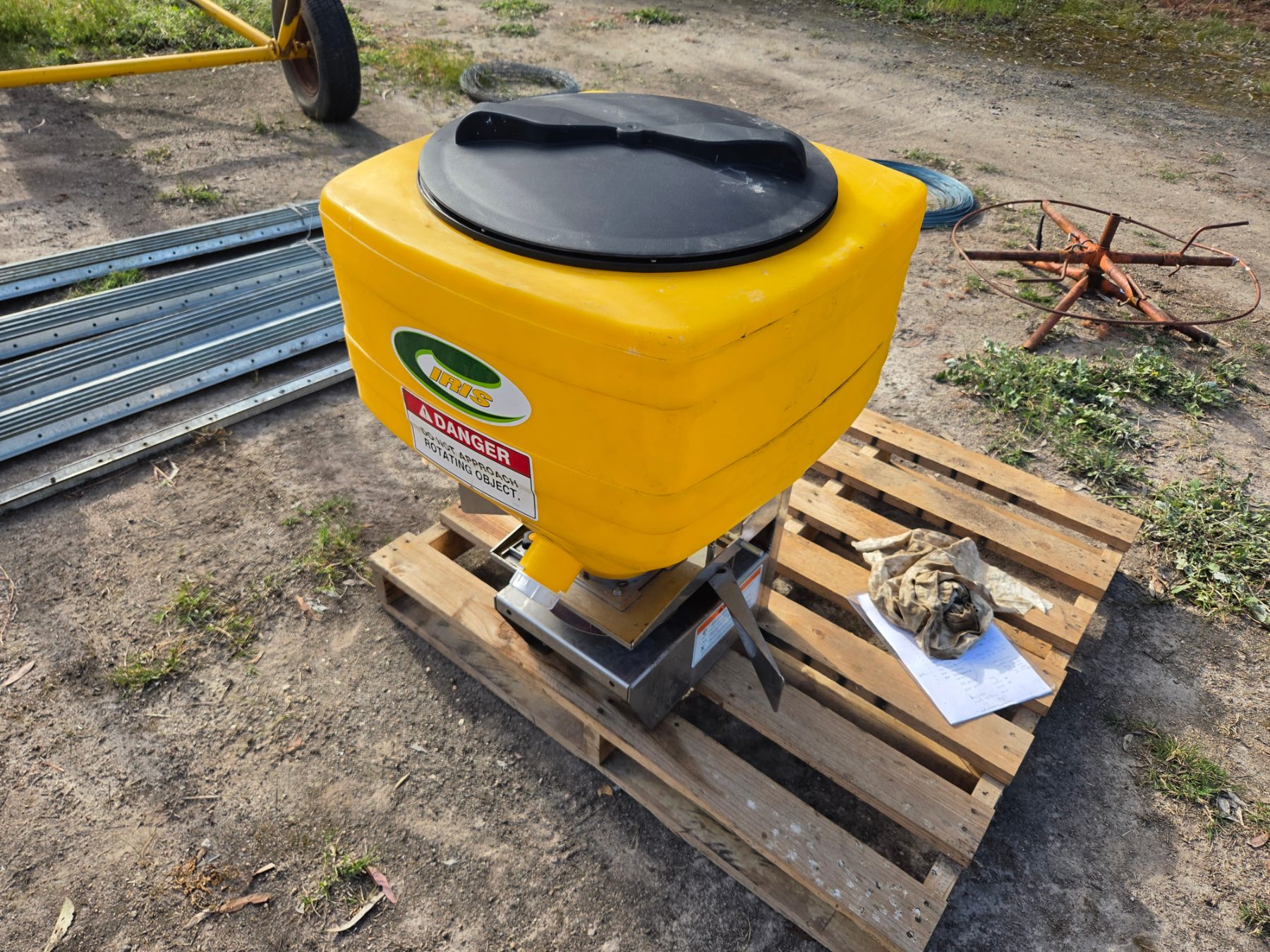 Used - Iris 12v Bait/Fert Spreader - photo 2