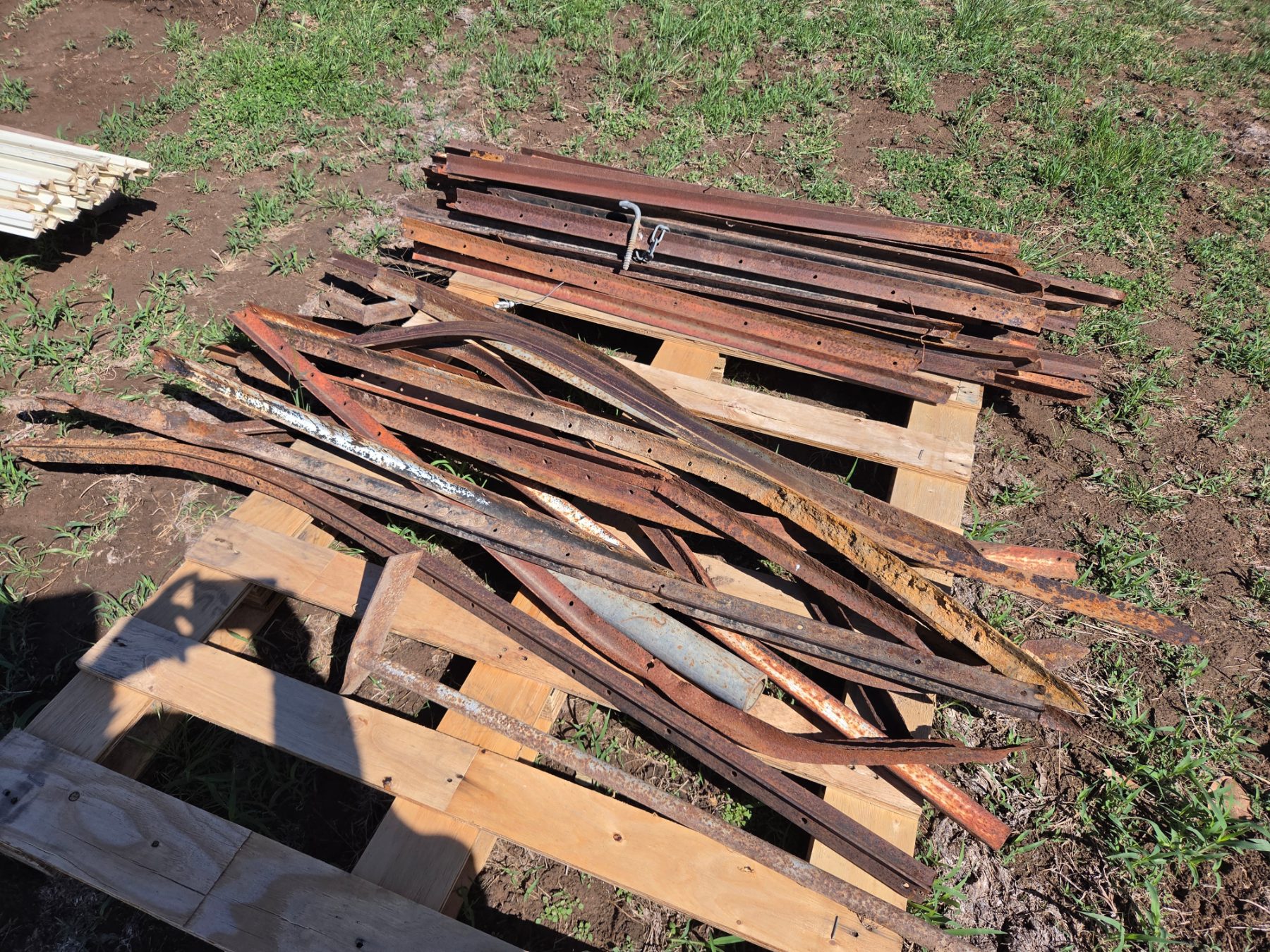 Used - Pallet (C) of 40 Used Star Posts - photo 2