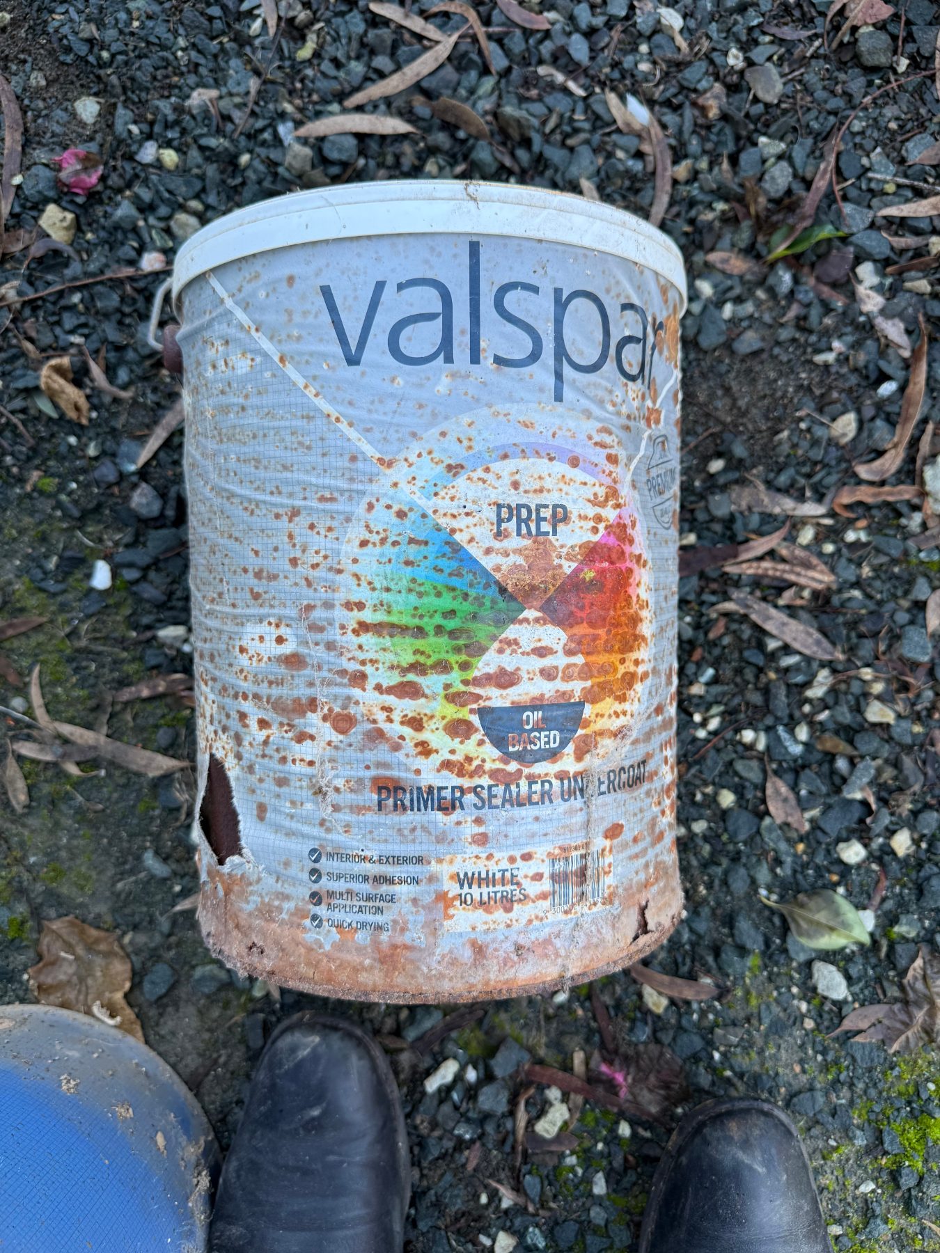 Approx. 25L Dulux antique white paint, flat white, and primer. - photo 2