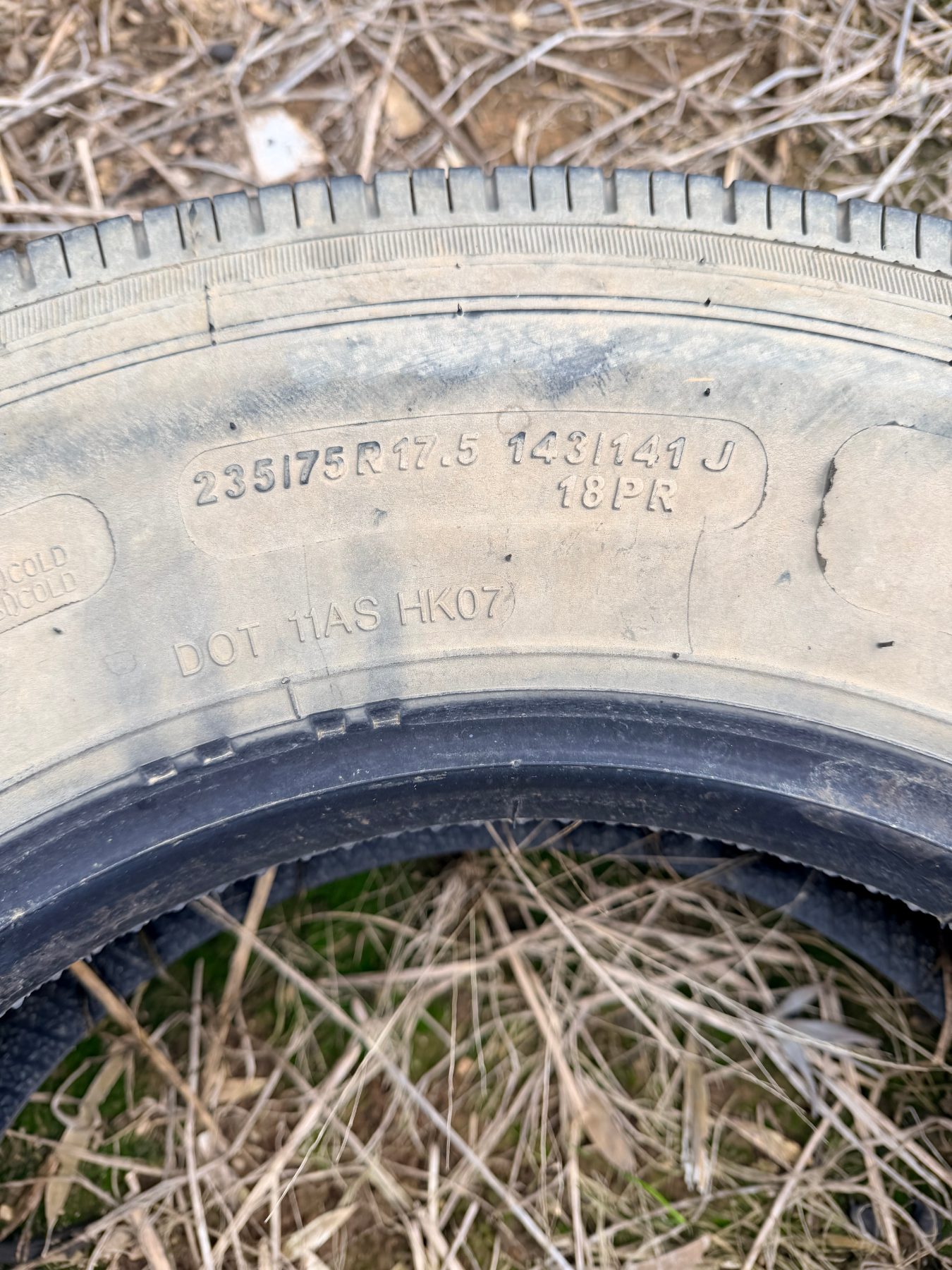 235/75R17.5 truck tyre - photo 2
