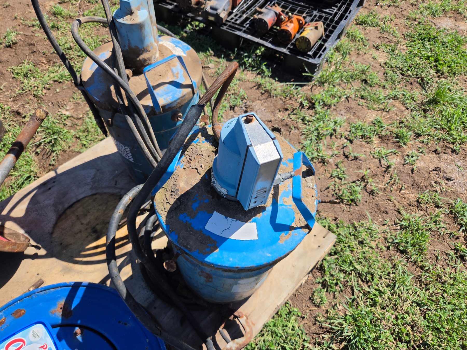 Used - 2x McNaught Pneumatic Grease Guns - photo 4