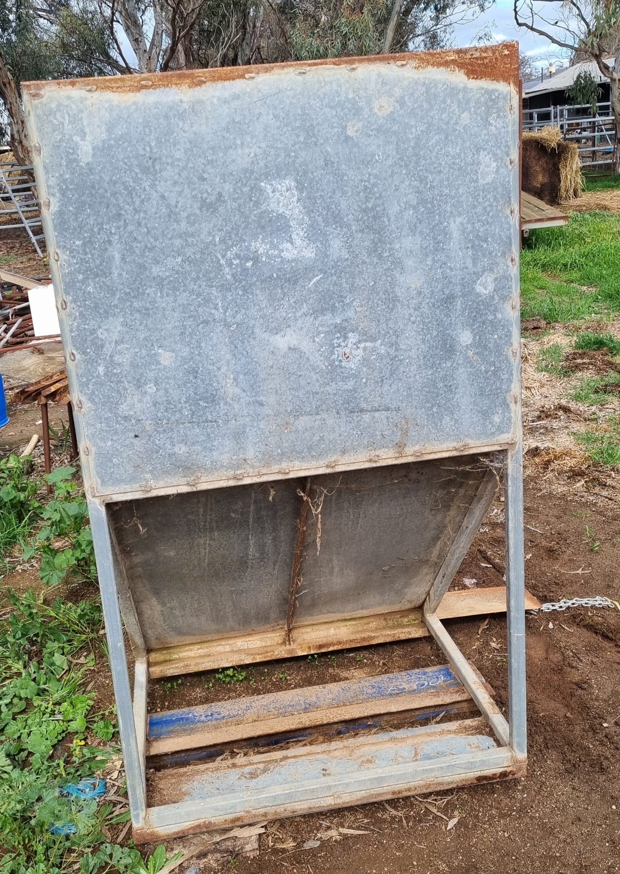Feed bin - photo 3