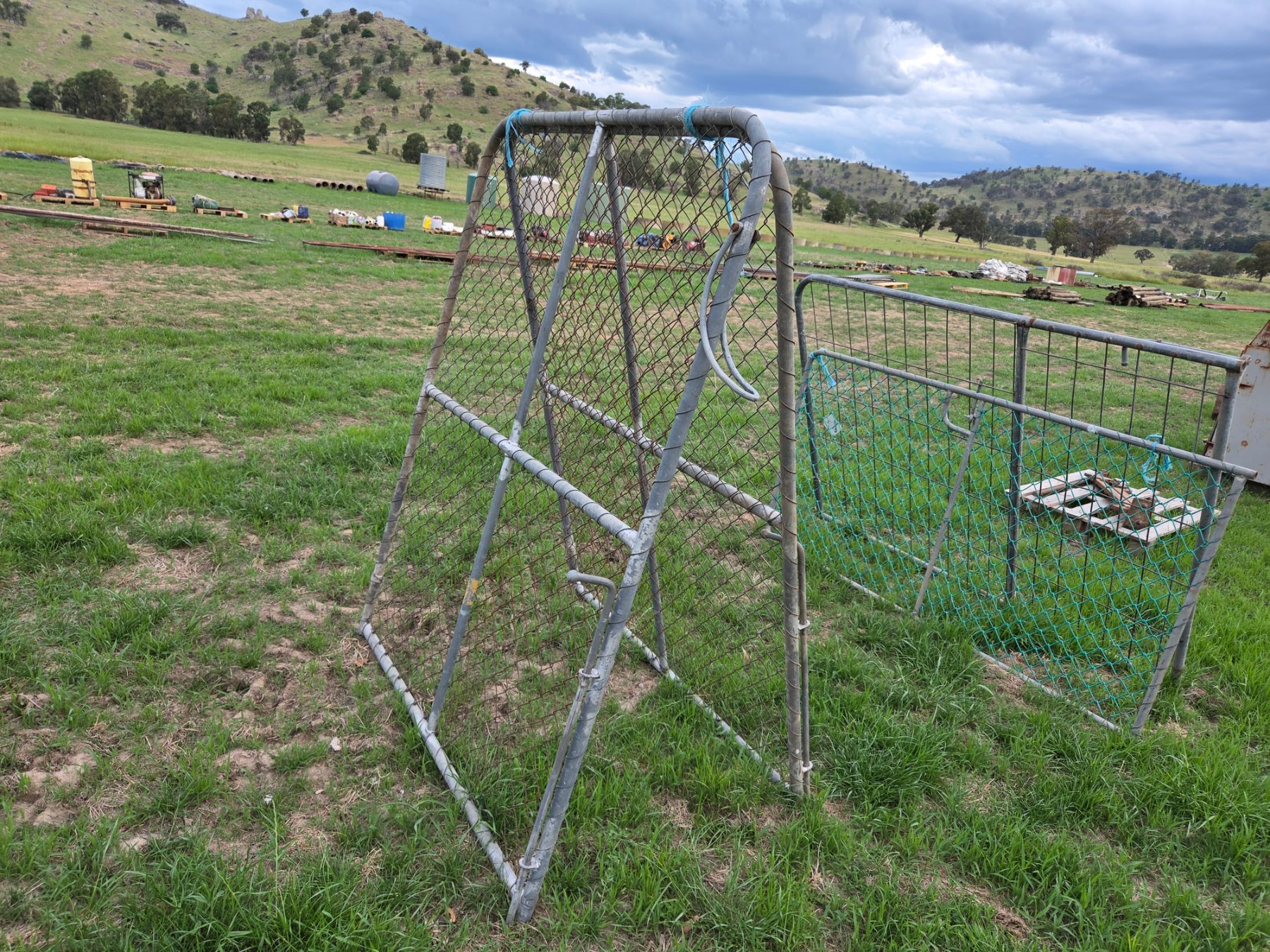 Used - A Pair of Chainmesh Gates - photo 2